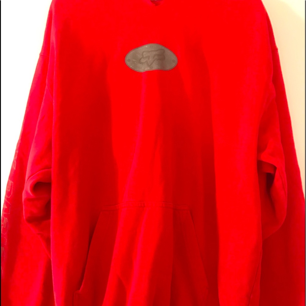 2 Fox Men’s large Red & Silver hoodie Men’s Medium Navy blue & white $12.50 each